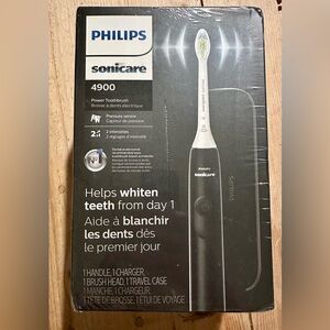 Philips Sonicare Electric Toothbrush with DiamondClean Brush Head 2-Pack Bundle